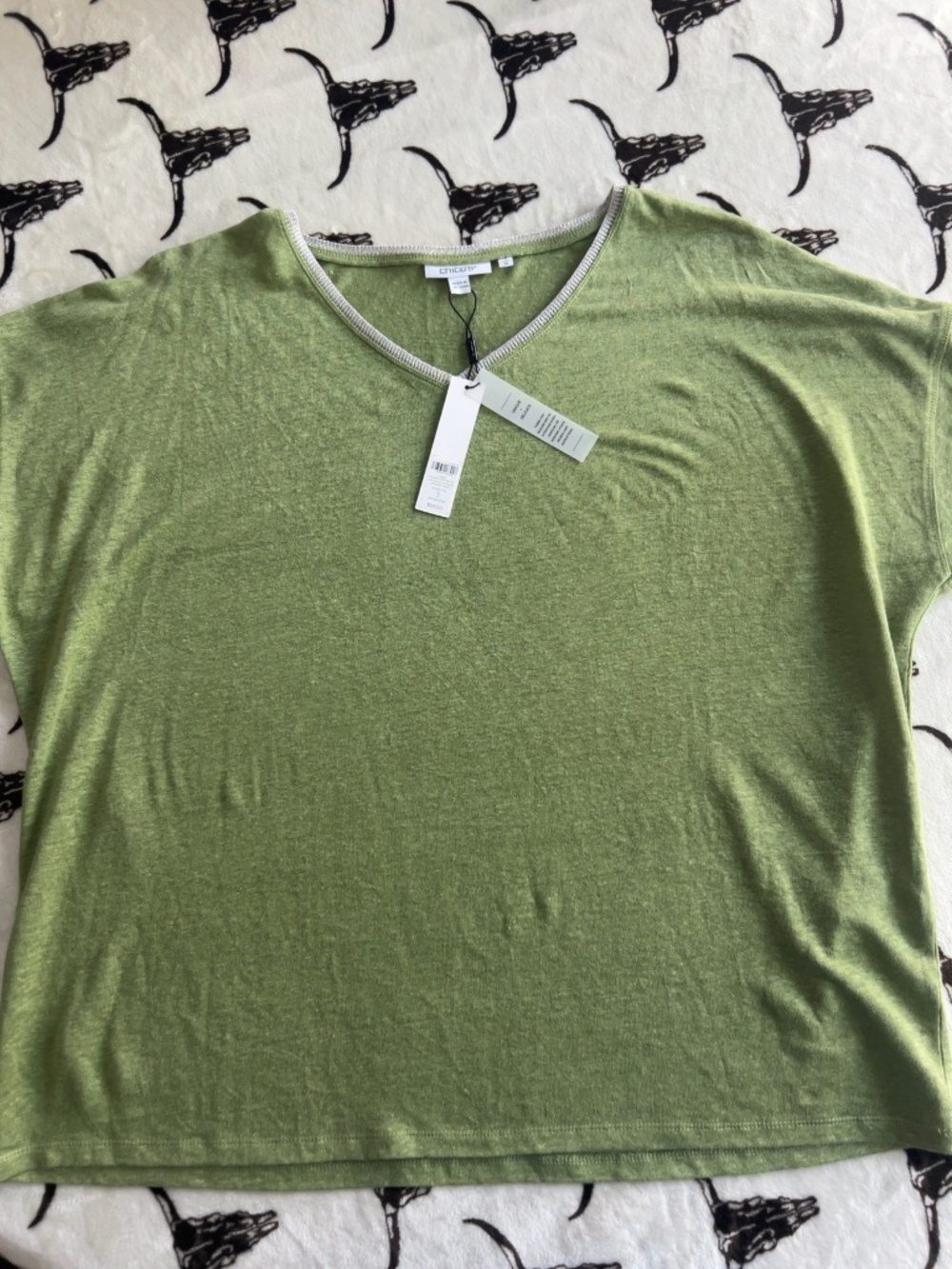 Chico’s 100% Linen Green Metallic Trim V Neck Top Size 3 (XL) NWT